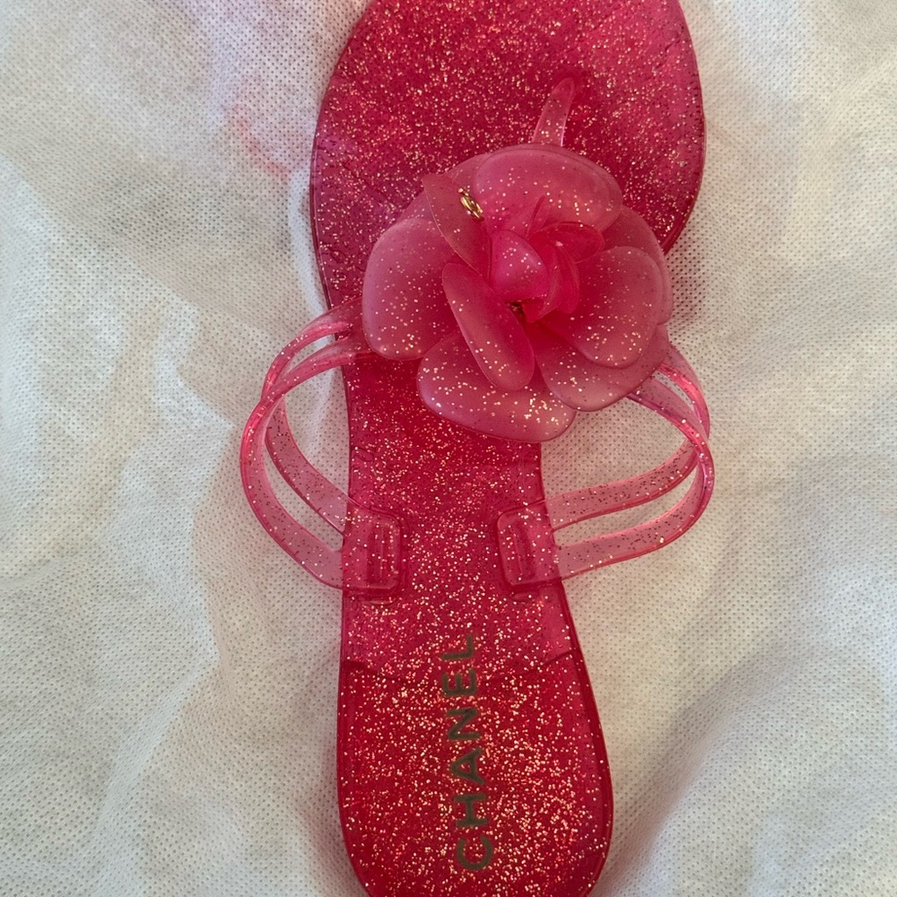 Brand New Size 38 Chanel Pink Jelly Sandals with Flower Detail - Picture 12 of 14